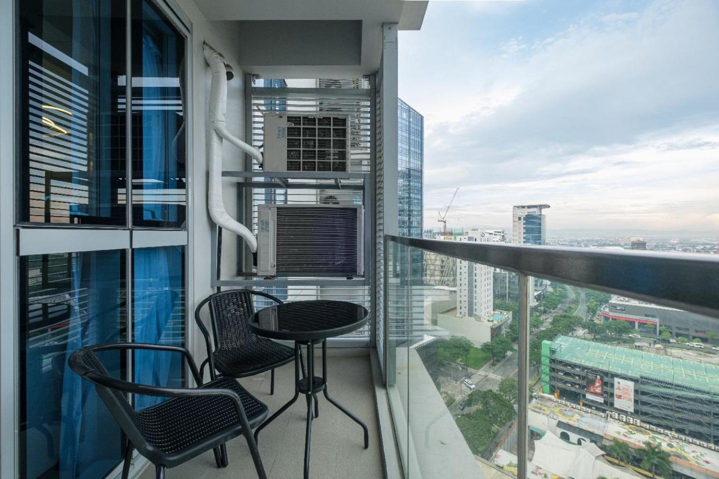 Uptown Parksuites Apartments Tower 2 Bgc By Ph Staycation マニラ市 エクステリア 写真